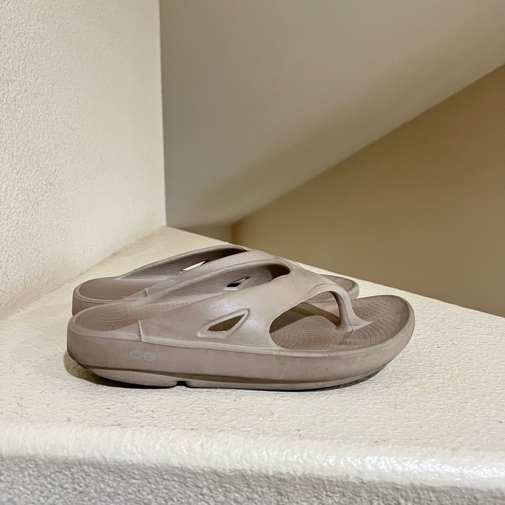 OOFOS Size 39 BEG M6-W8 Unisex Recovery Comfort‎ Shoes Sandals